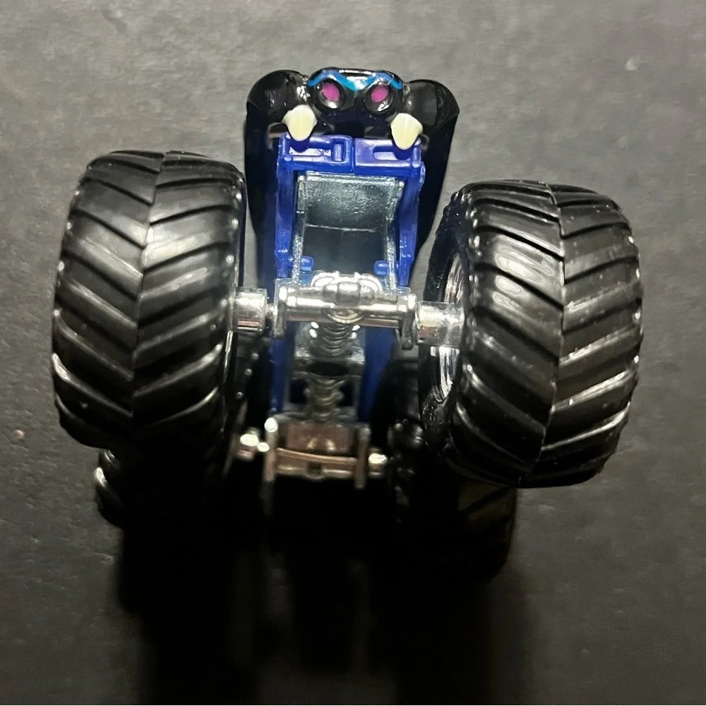 Hot Wheels Monster Jam Predator 1:64 Scale Die Cast Truck